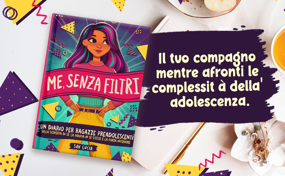 Me, Senza Filtri su una scrivania con una matita e una tazza di tè: un diario che la accompagna tra i cambiamenti dell’adolescenza.